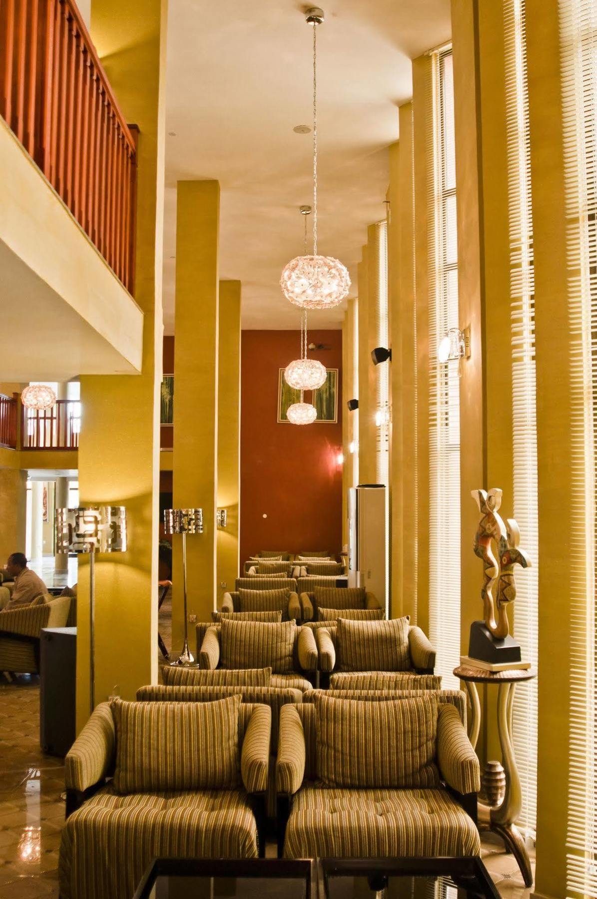 South Star International Hotel Ауаса Екстериор снимка