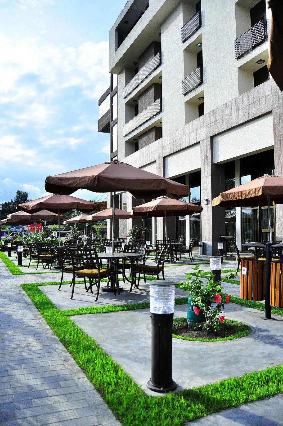 South Star International Hotel Ауаса Екстериор снимка