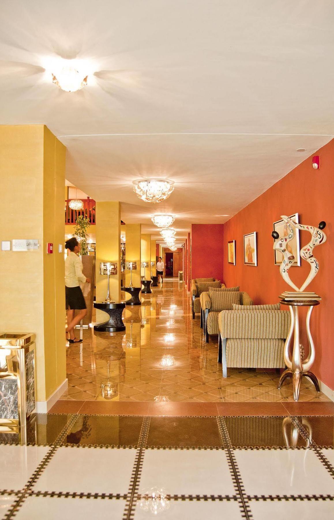 South Star International Hotel Ауаса Екстериор снимка